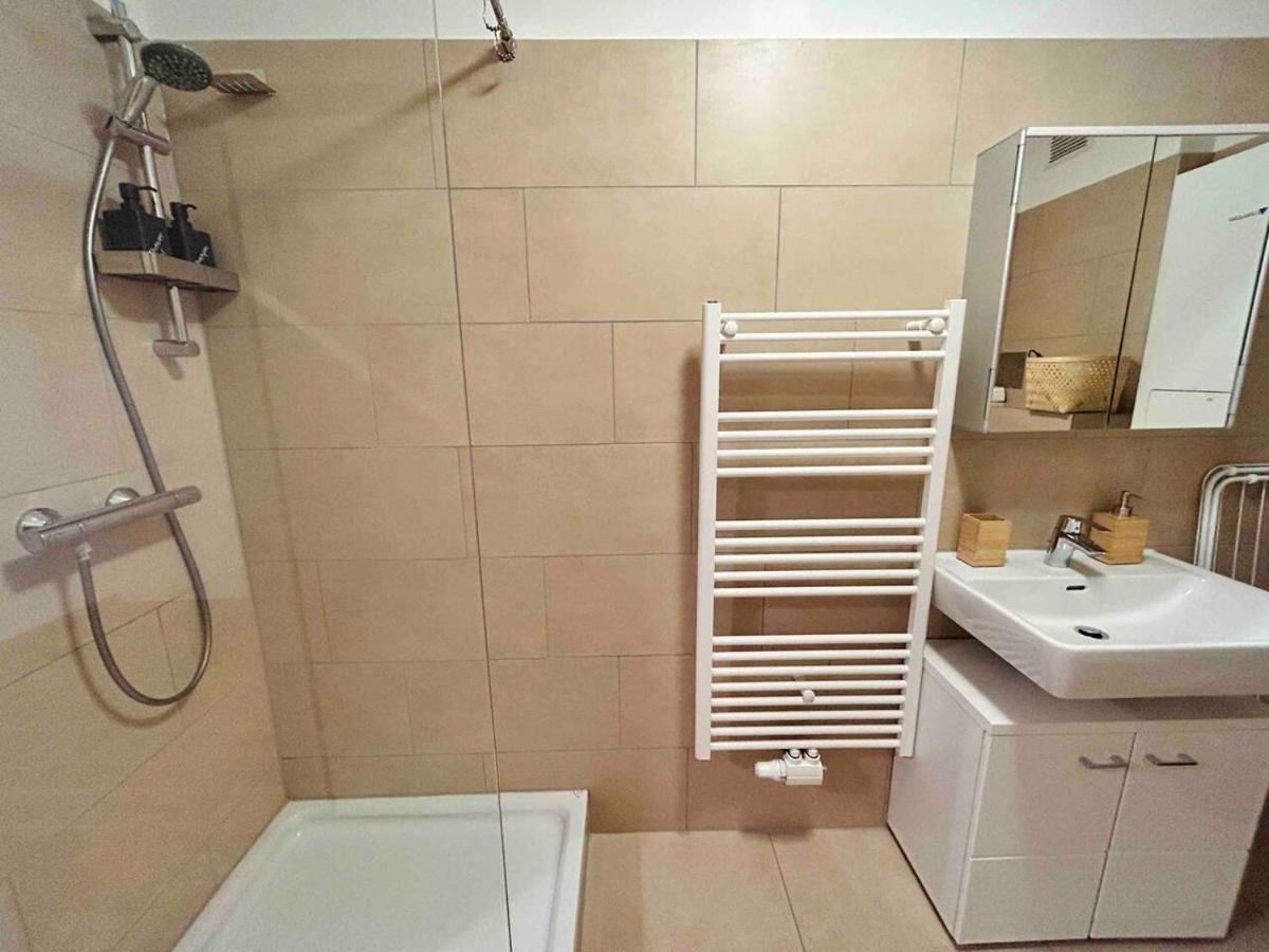 Urbaner Charme: Stilvolles Wohnen Im Herzen Wiens المظهر الخارجي الصورة